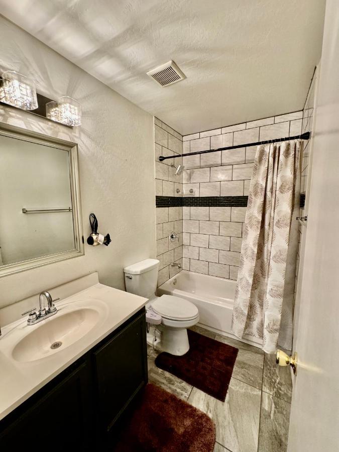 Cozy Private Room With Shared Bathroom Inside A House Phoenix Exterior photo
