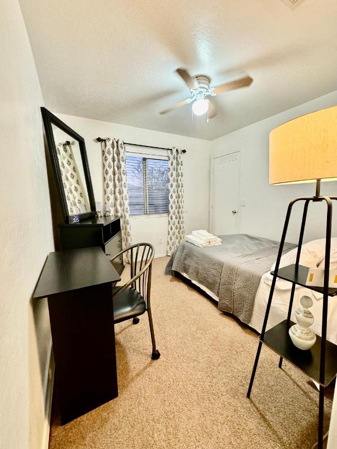 Cozy Private Room With Shared Bathroom Inside A House Phoenix Exterior photo
