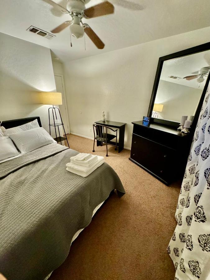 Cozy Private Room With Shared Bathroom Inside A House Phoenix Exterior photo