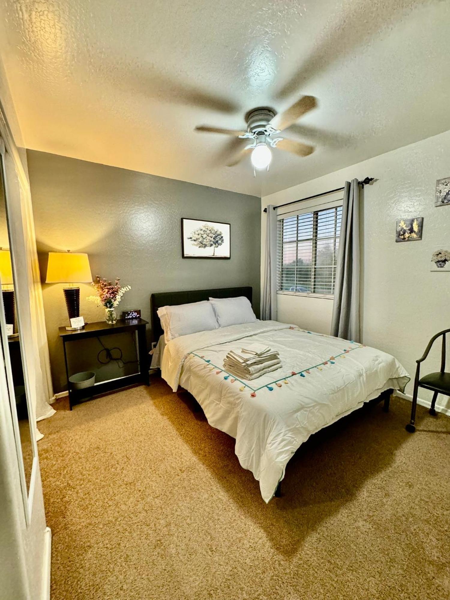 Cozy Private Room With Shared Bathroom Inside A House Phoenix Exterior photo